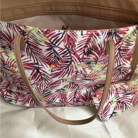 Nine West purse with coin purse. - Picture 2 of 10